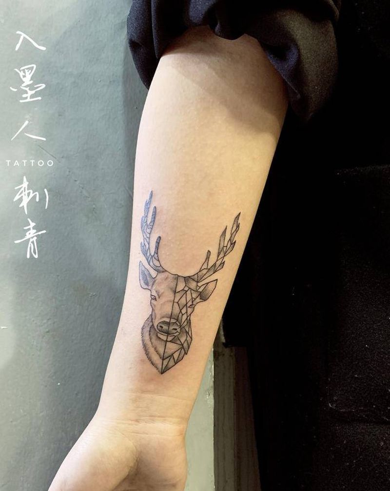 鹿纹身图片_手部纹身图案