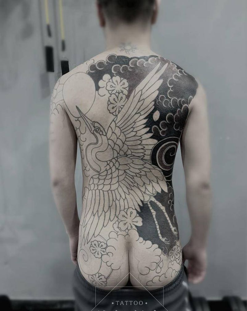 未做完纹身图片_背部纹身图案