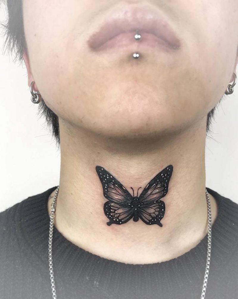 蝴蝶纹身图片_颈部欧美写实纹身图案