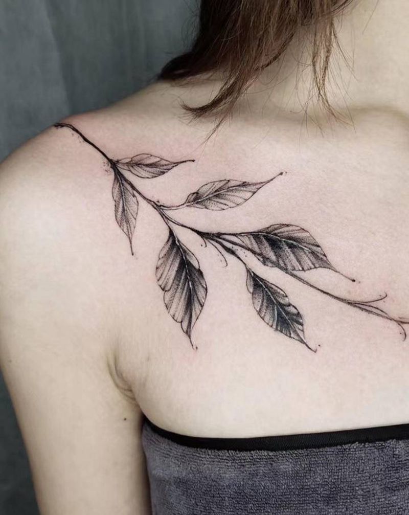 手绘遮盖纹身图片_肩部点刺叶子纹身图案