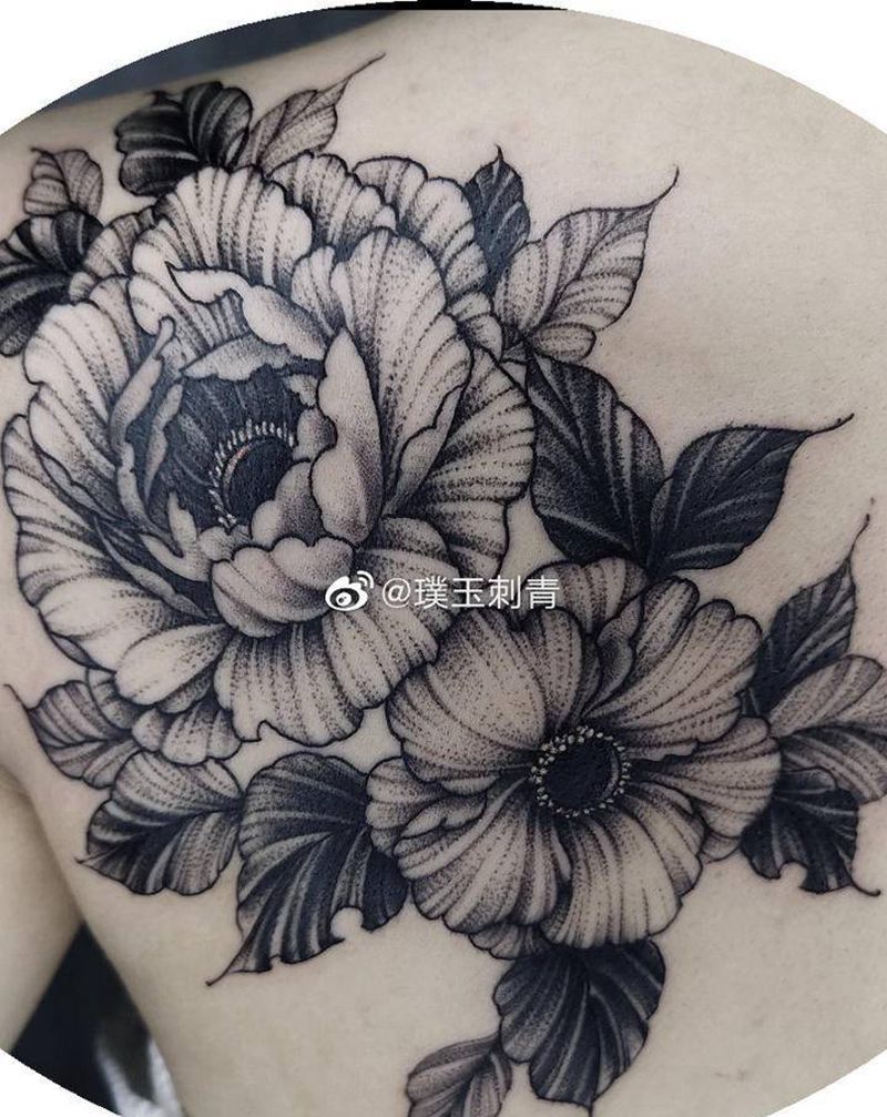 素花纹身图片_背部点刺花纹身图案