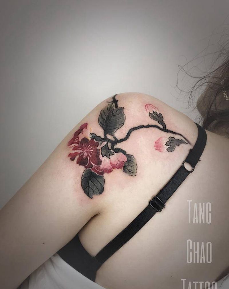 石榴花纹身图片_肩部水墨纹身图案