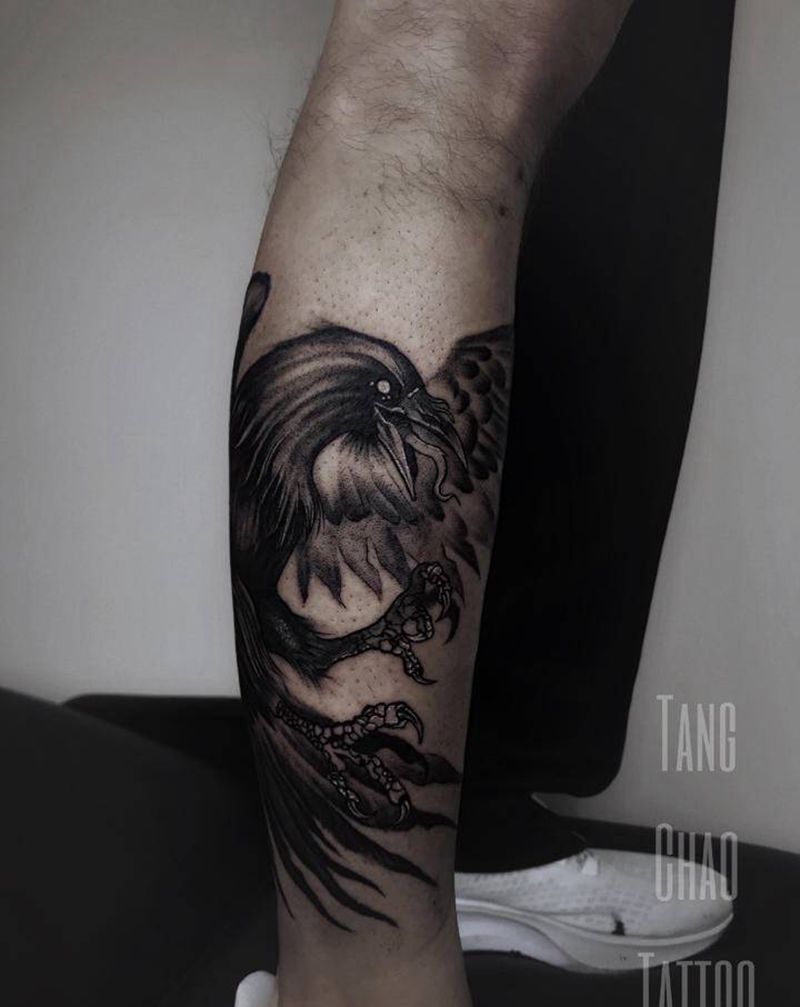乌鸦纹身图片_腿部欧美写实纹身图案