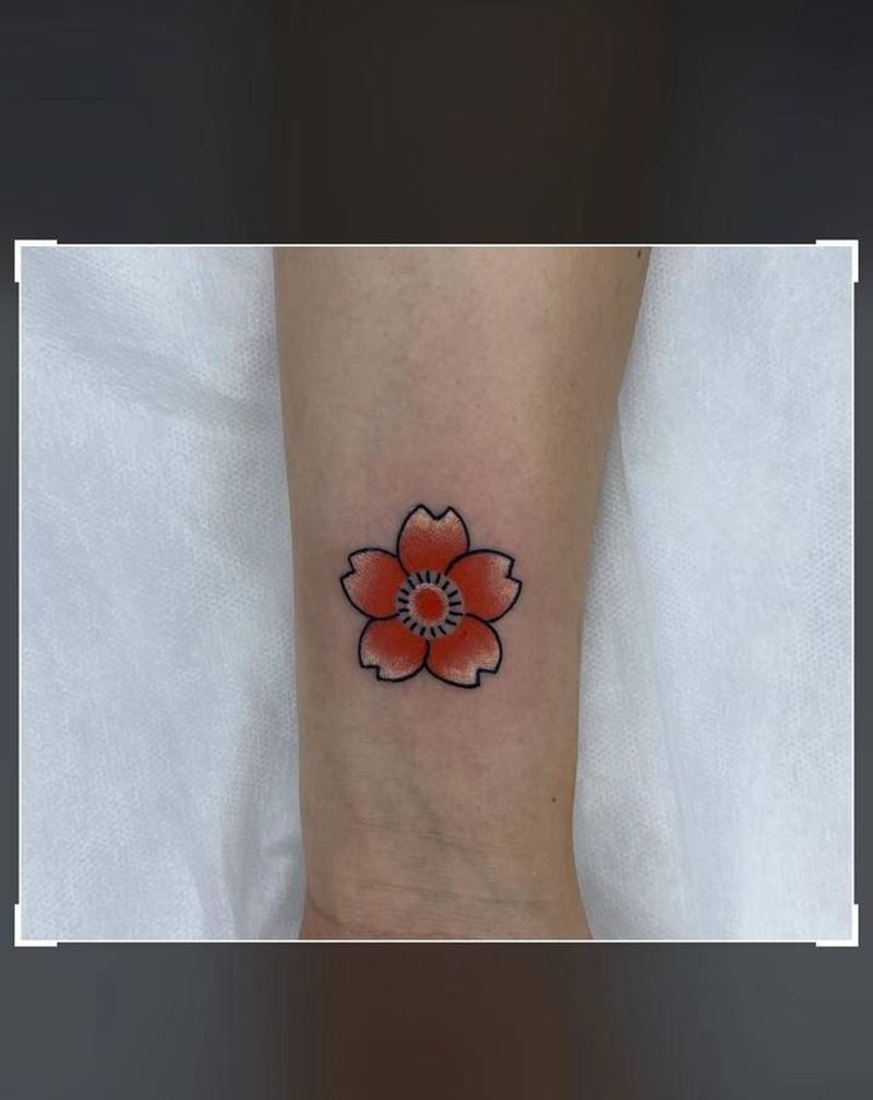 开胃菜纹身图片_手臂老传统樱花纹身图案