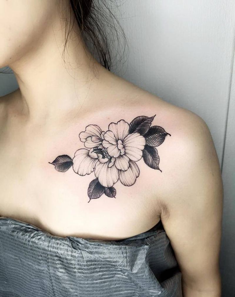 牡丹素花纹身图片_肩部点刺牡丹纹身图案