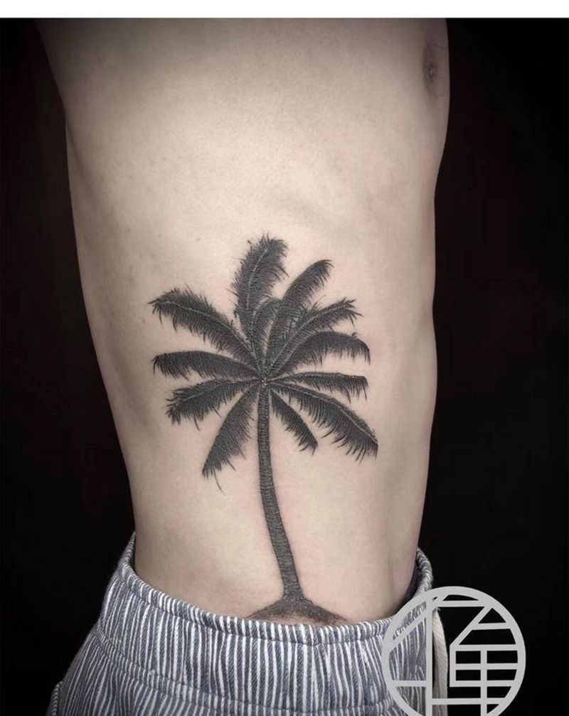 椰子树纹身图片_腰部