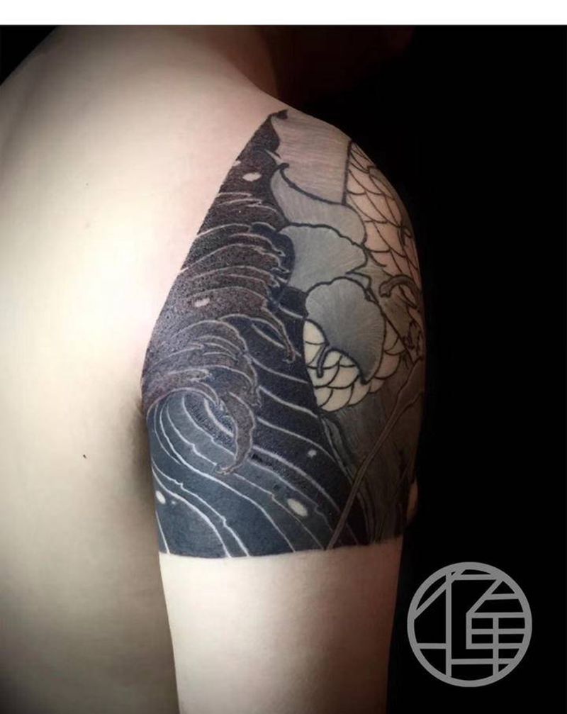 半胛  /未上色纹身图片_手部新传统纹身图案