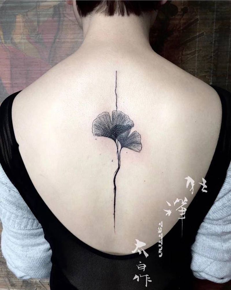 银杏纹身图片_背部纹身图案