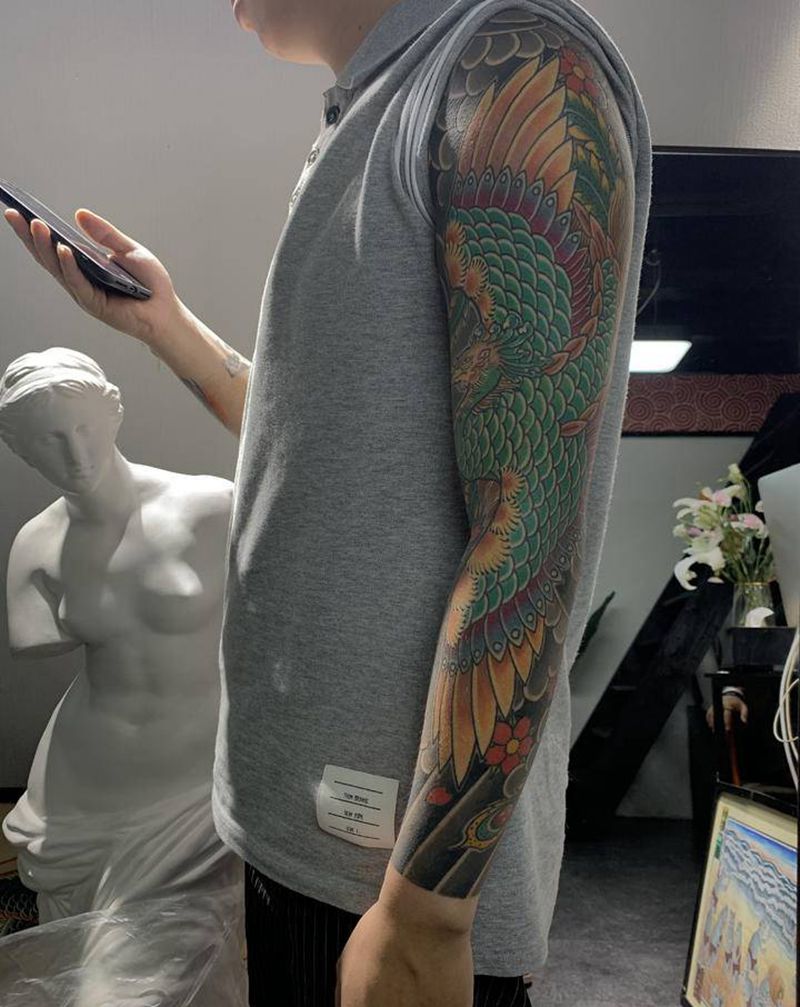 恢复一年后纹身图片_手臂老传统凤凰纹身图案