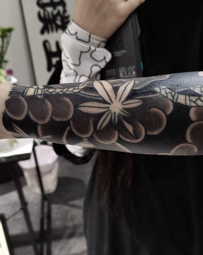 旧线，新雾纹身图片_手臂老传统般若纹身图案