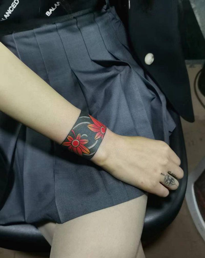 早期圆三作品纹身图片_手部老传统手环纹身图案