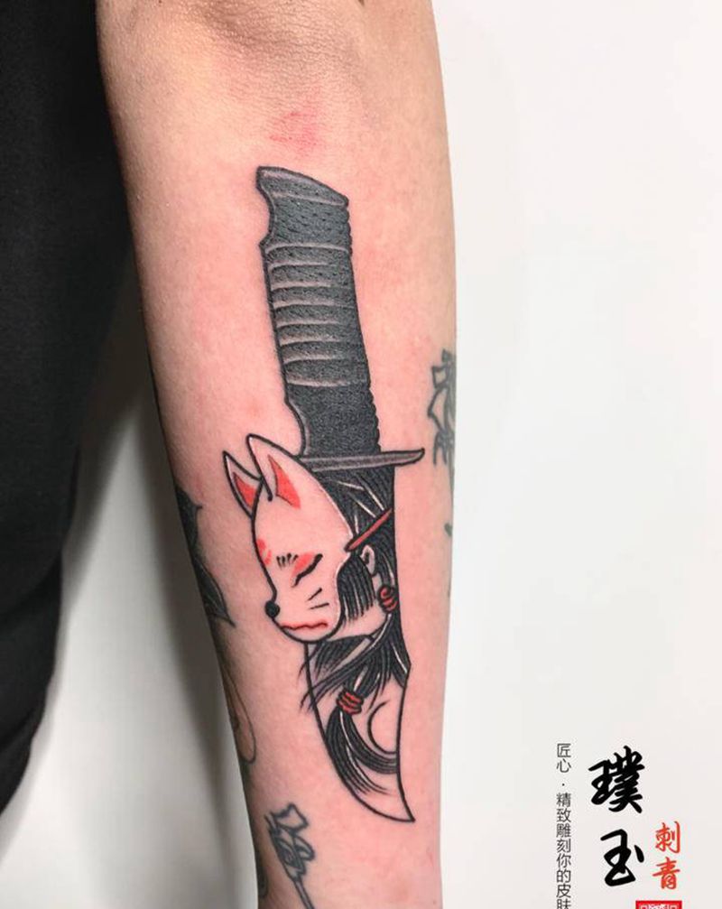 早期圆三作品纹身图片_手臂Old School匕首纹身图案