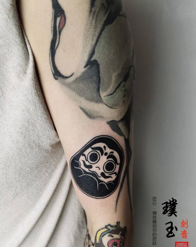 圆三刺纹身图片_手臂老传统达摩蛋纹身图案