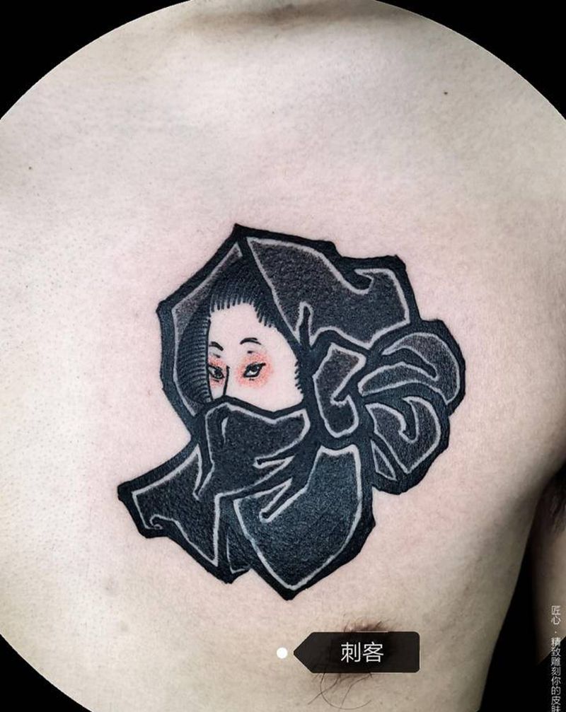 圆针作品[遮盖]纹身图片_胸部老传统刺客纹身图案