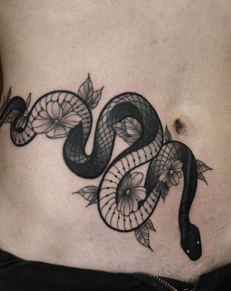 蛇纹身图片_腹部纹身图案
