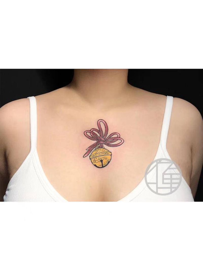 铃儿响叮当纹身图片_胸部纹身图案