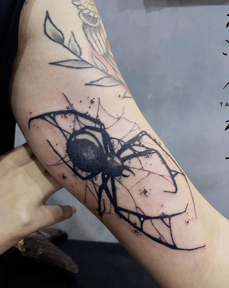 大蜘蛛纹身图片_点刺纹身图案