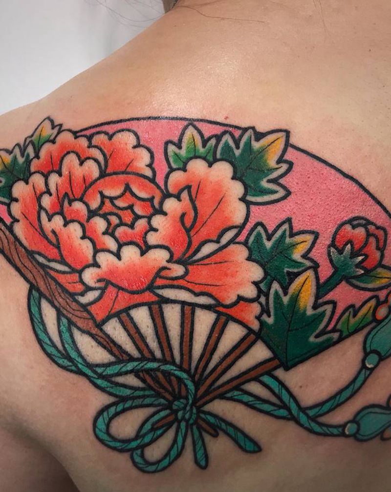 花扇儿纹身图片_肩部新传统纹身图案