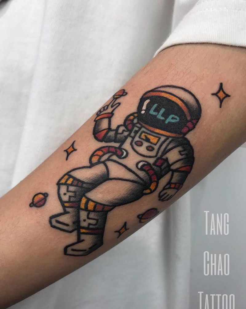 宇航员纹身图片_手臂Old School纹身图案