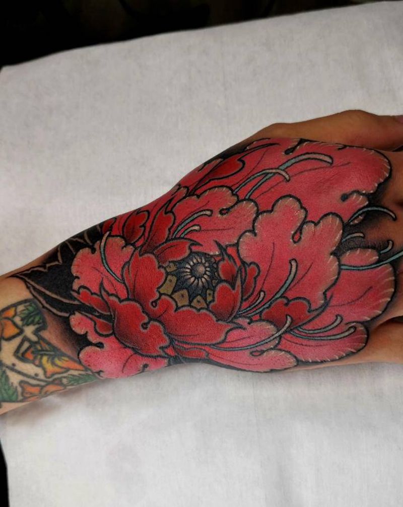牡丹纹身图片_手部新传统牡丹纹身图案