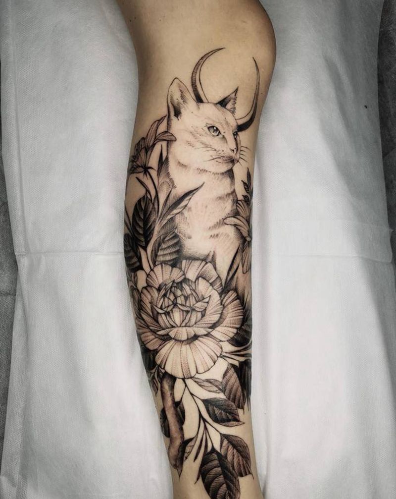 素花和猫纹身图片_腿部点刺猫纹身图案