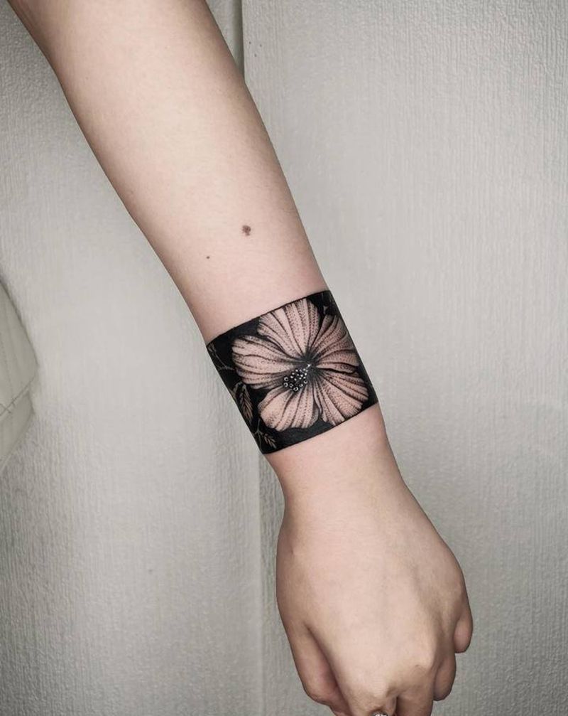 素花环纹身图片_手部图腾点刺纹身图案