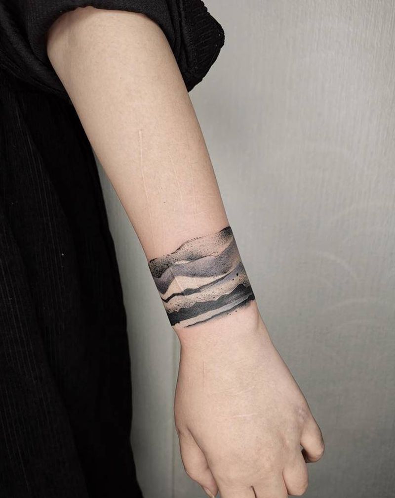 墨环纹身图片_手部水墨纹身图案