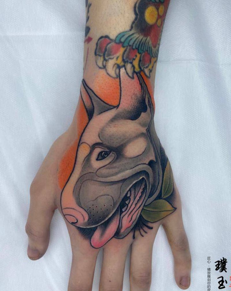 牛头梗纹身图片_手部New School牛头梗纹身图案