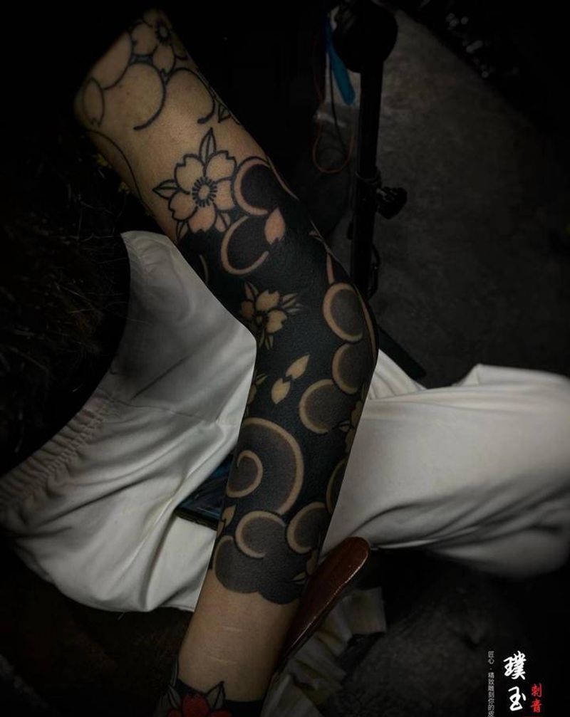 樱花臂未完纹身图片_手臂老传统樱花纹身图案