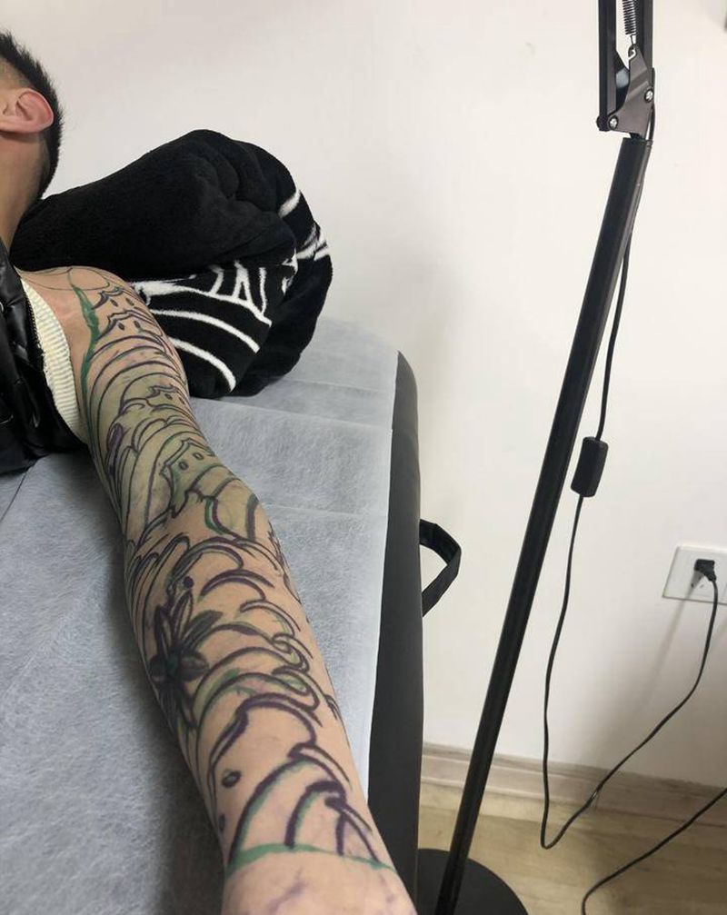 手绘浪臂，期待上色效果纹身图片_手臂老传统纹身图案