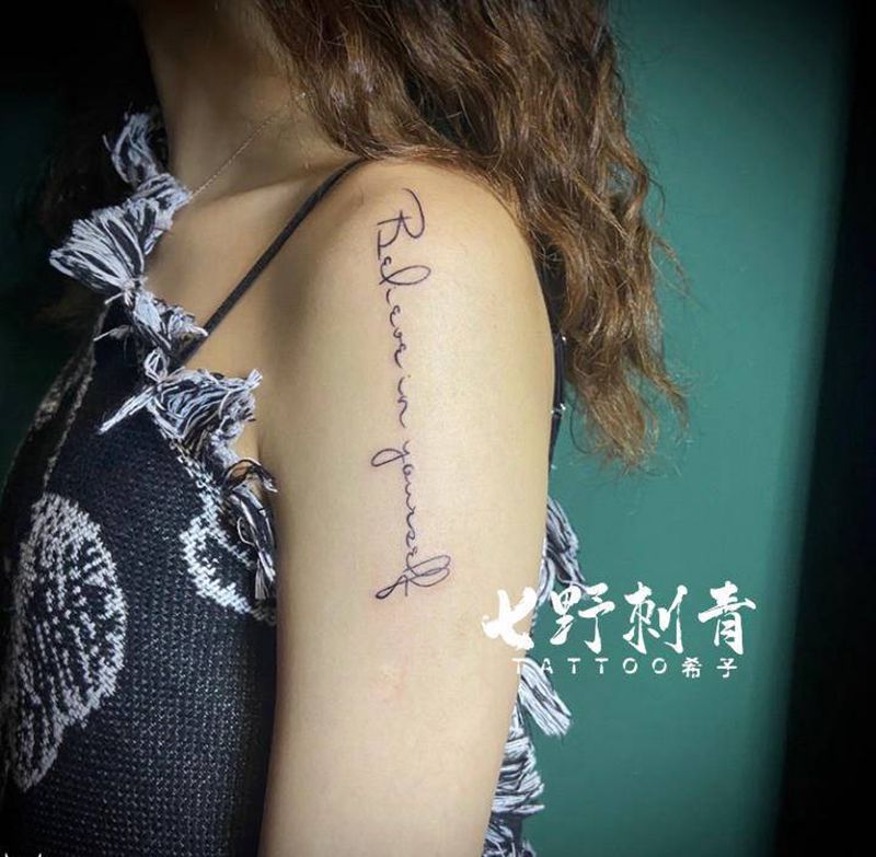 小花体纹身图片_手臂纹身图案