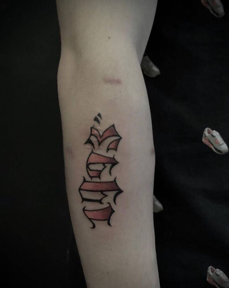 店内原创设计1993纹身图片_手部New School花体字纹身图案