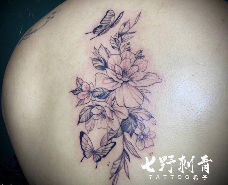 韩式素花纹身图片_背部纹身图案