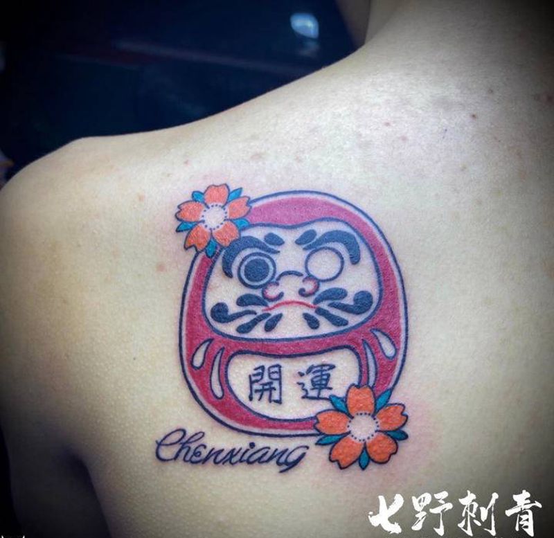 达摩蛋纹身图片_背部纹身图案