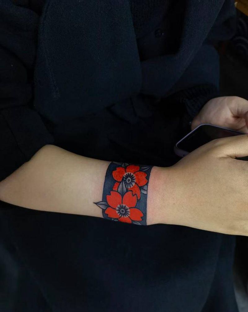 环儿#遮盖#纹身图片_手部老传统樱花纹身图案