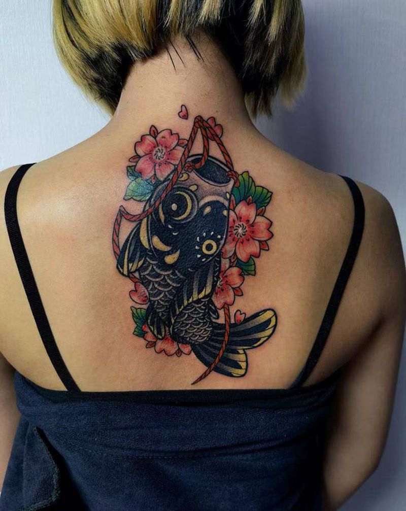 遮盖纹身图片_背部老传统鲤鱼旗纹身图案