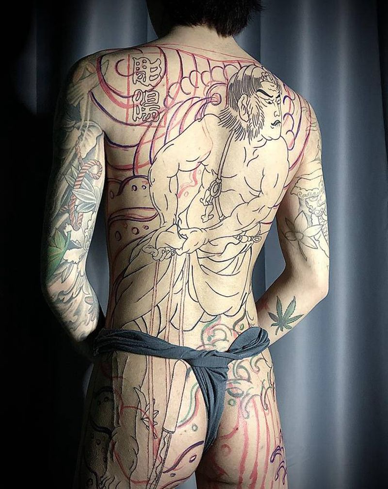出洞蛟童威，背景下次做，重新设纹身图片_背部新传统纹身图案