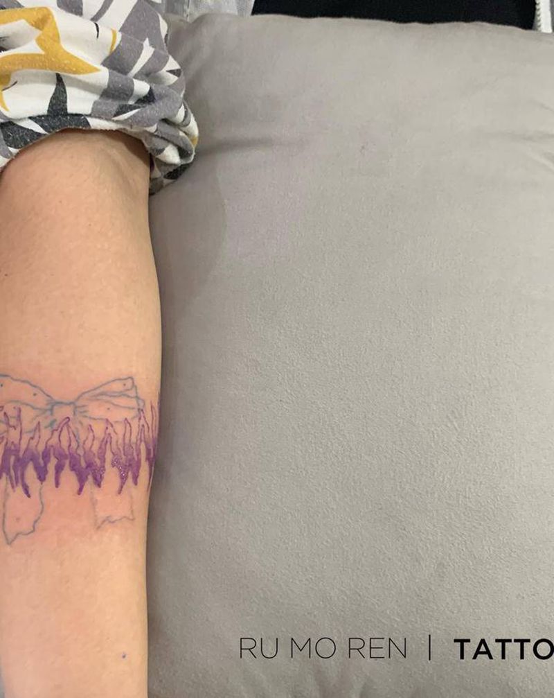 蝴蝶结纹身图片_手臂纹身图案