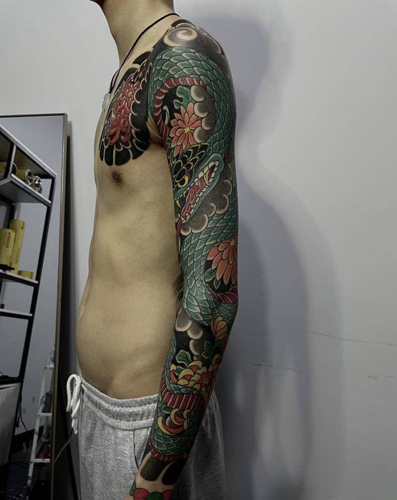 老传统蛇纹身图片_手臂老传统纹身图案