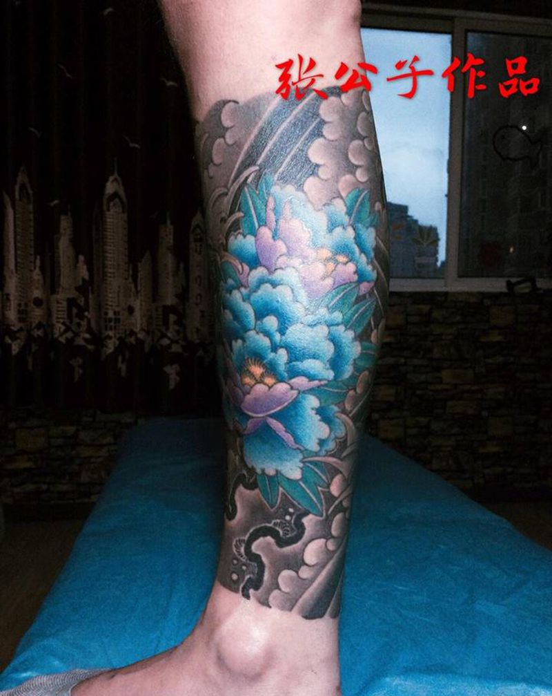 牡丹鲤鱼纹身图片_腿部老传统纹身图案