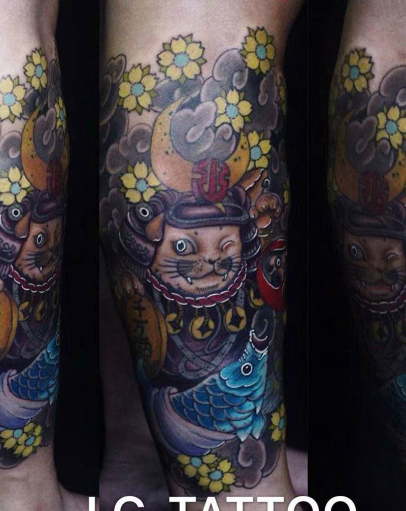 武士猫纹身图片_腿部老传统纹身图案