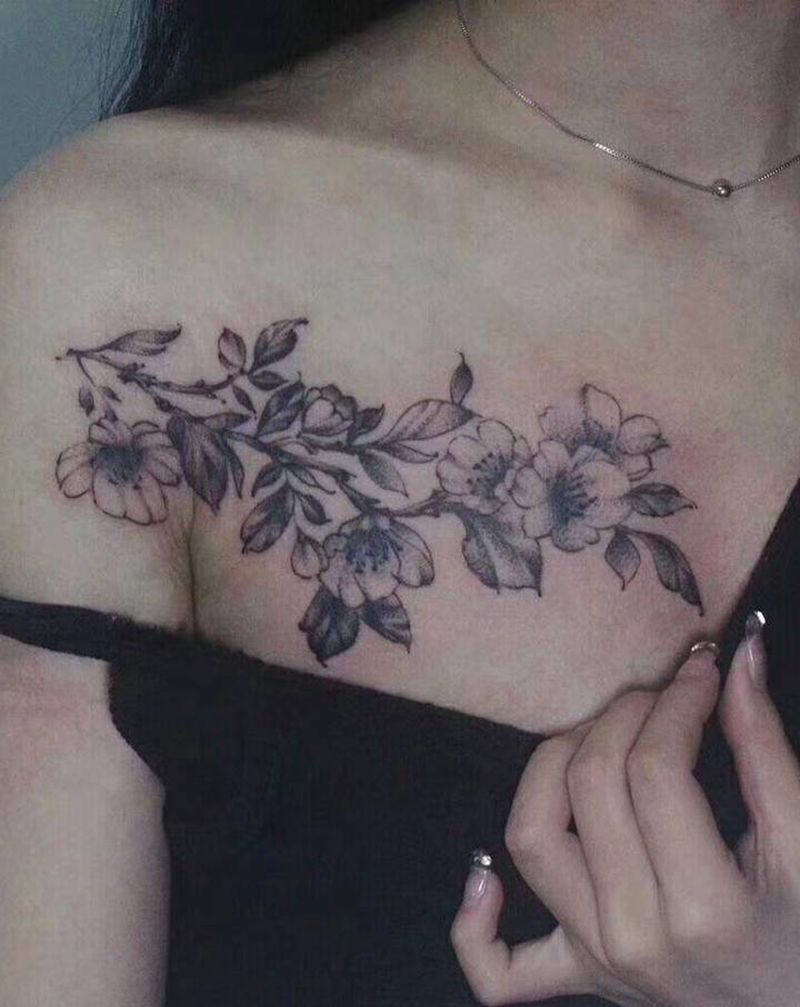 素花纹身图片_胸部点刺纹身图案