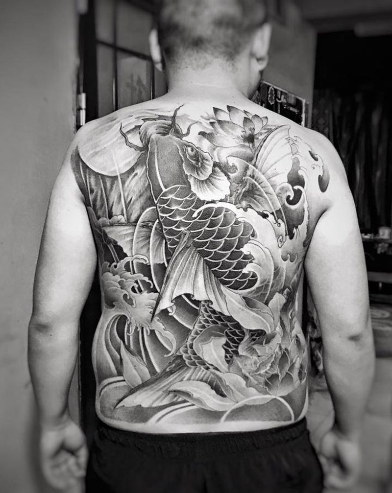 鱼纹身图片_新传统纹身图案