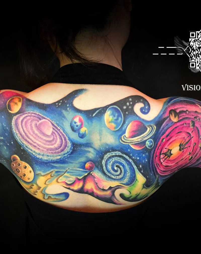 星空纹身图片_背部星空彩色写实纹身图案