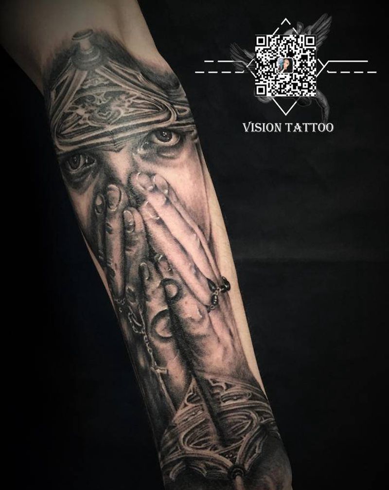 小臂遮盖纹身图片_手部手臂欧美写实人物肖像黑灰写实纹身图案