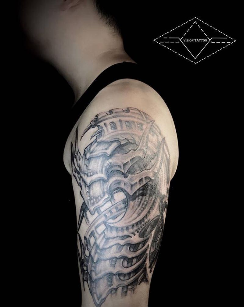 大臂外侧3D机械纹身图片_手部手臂欧美写实3D黑灰写实纹身图案