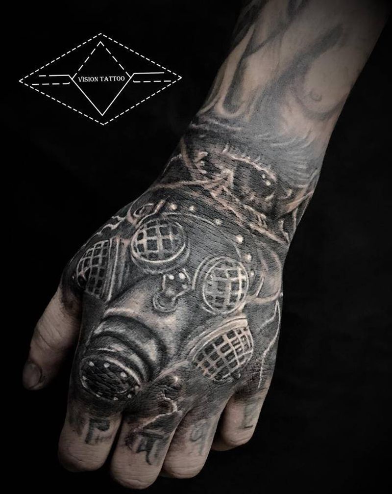 手背遮盖纹身图片_手部欧美写实黑灰写实纹身图案
