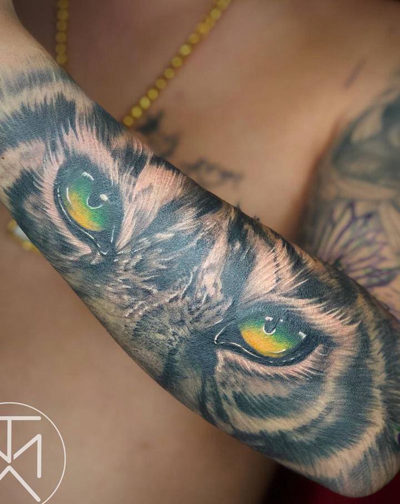 虎眼纹身图片_手臂手部欧美写实老虎动物纹身图案