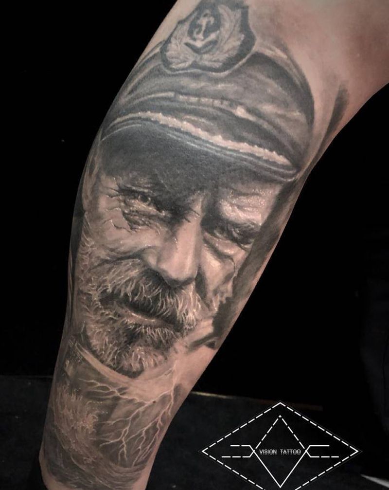 小腿船长纹身图片_腿部欧美写实航海人物纹身图案