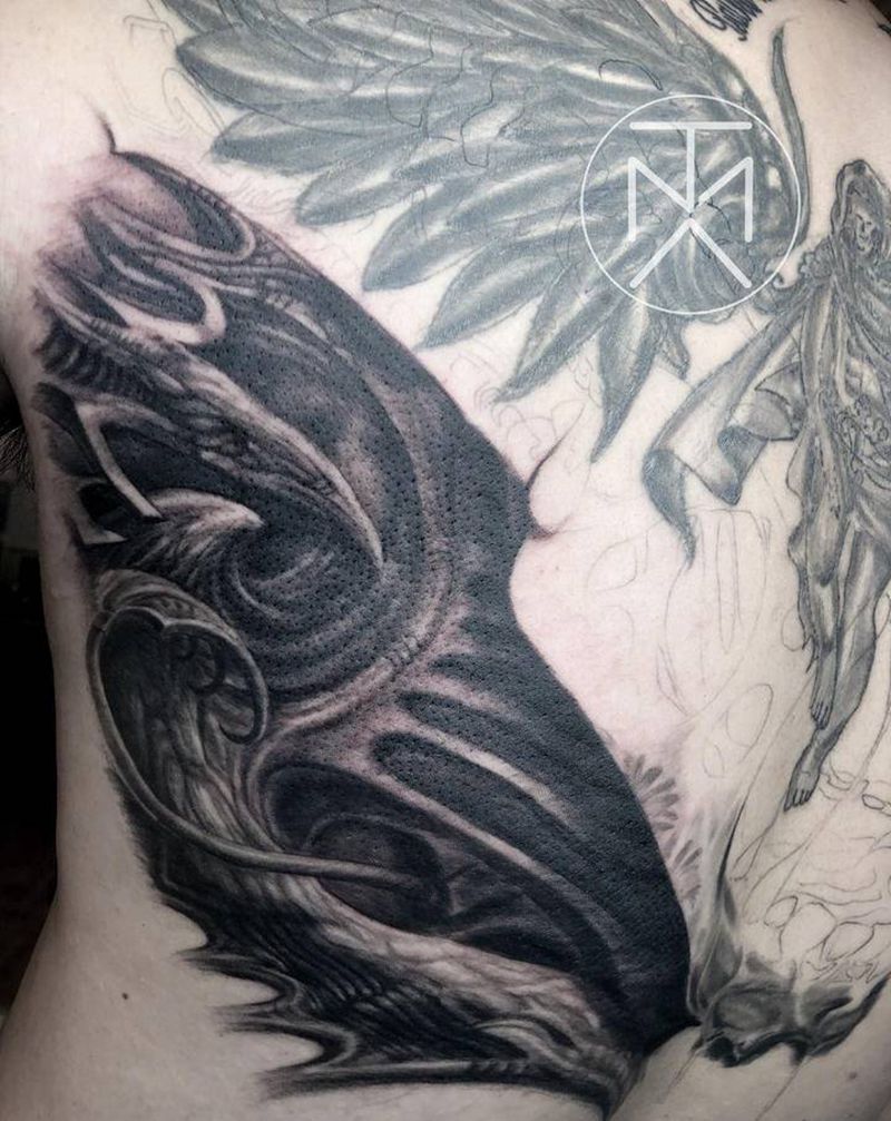 满背遮盖进程纹身图片_背部欧美写实遮盖纹身图案